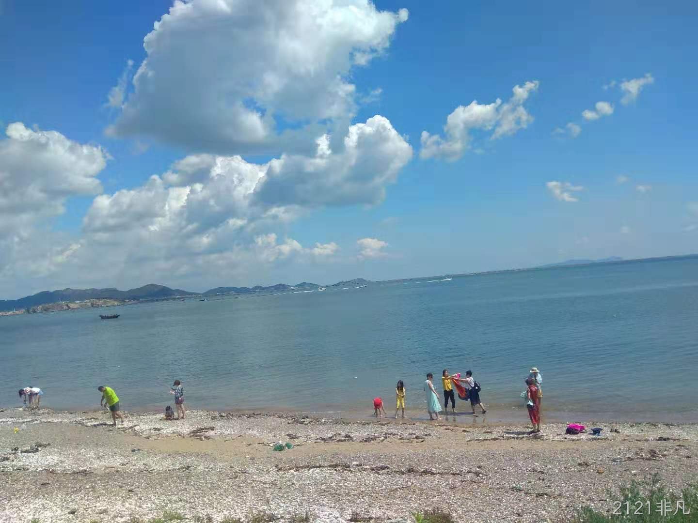 2121非凡公司举行海边团建活动